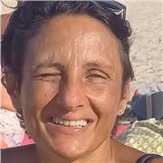 Laureata in materie matematiche, insegnante di matematica alle medie